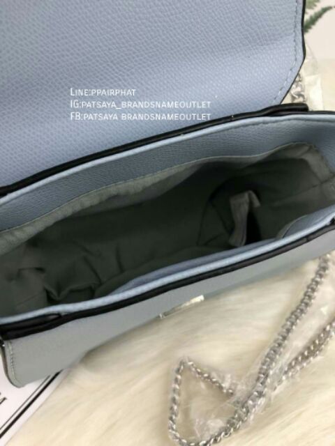 pedro-embossed-leather-shoulder-bagแท้-outlet-กระเป๋าสะพายใบสวย-เปิดปิดด้วยตัวล็อก