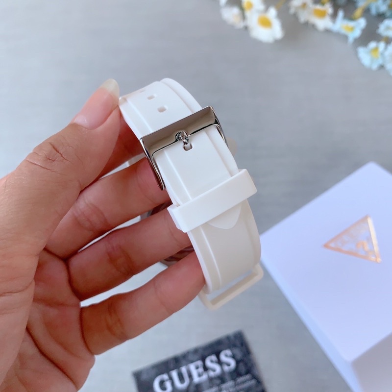 สด-ผ่อน-นาฬิกา-สายยางขาว-38-มิล-u1053l2-guess-womens-stainless-steel-stain-resistant-silicone-watch