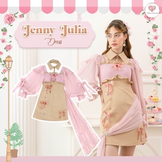 ภาพหน้าปกสินค้าJenny Julia เดรสสไตล์เจ้าหญิงสุดน่ารัก โดดเด่นด้วยดีไซน์การใช้ผ้าชีฟอง และช่วงคอที่มีความน่ารัก แปลกใหม่ หลากหลาย ที่เกี่ยวข้อง