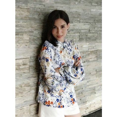 เสื้อผู้หญิงคอปีนกระดุมหน้าแขนพองบอลลูนใช้ผ้าเนื้อดี-งานผ้าเนื้อดี