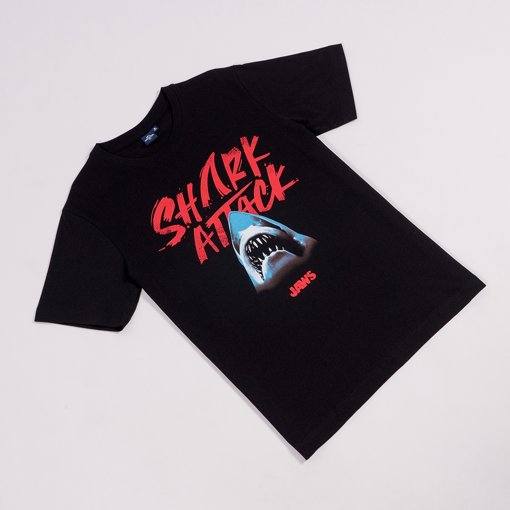 ภาพสินค้าUniversal Studios Men Jaws Shark Attack T-Shirt - เสื้อผู้ชายยูนิเวอร์แซล สตูดิโอ ลายจอว์สฉลามโจมตี สินค้าลิขสิทธ์แท้100% characters studio จากร้าน charactersstudio บน Shopee ภาพที่ 5