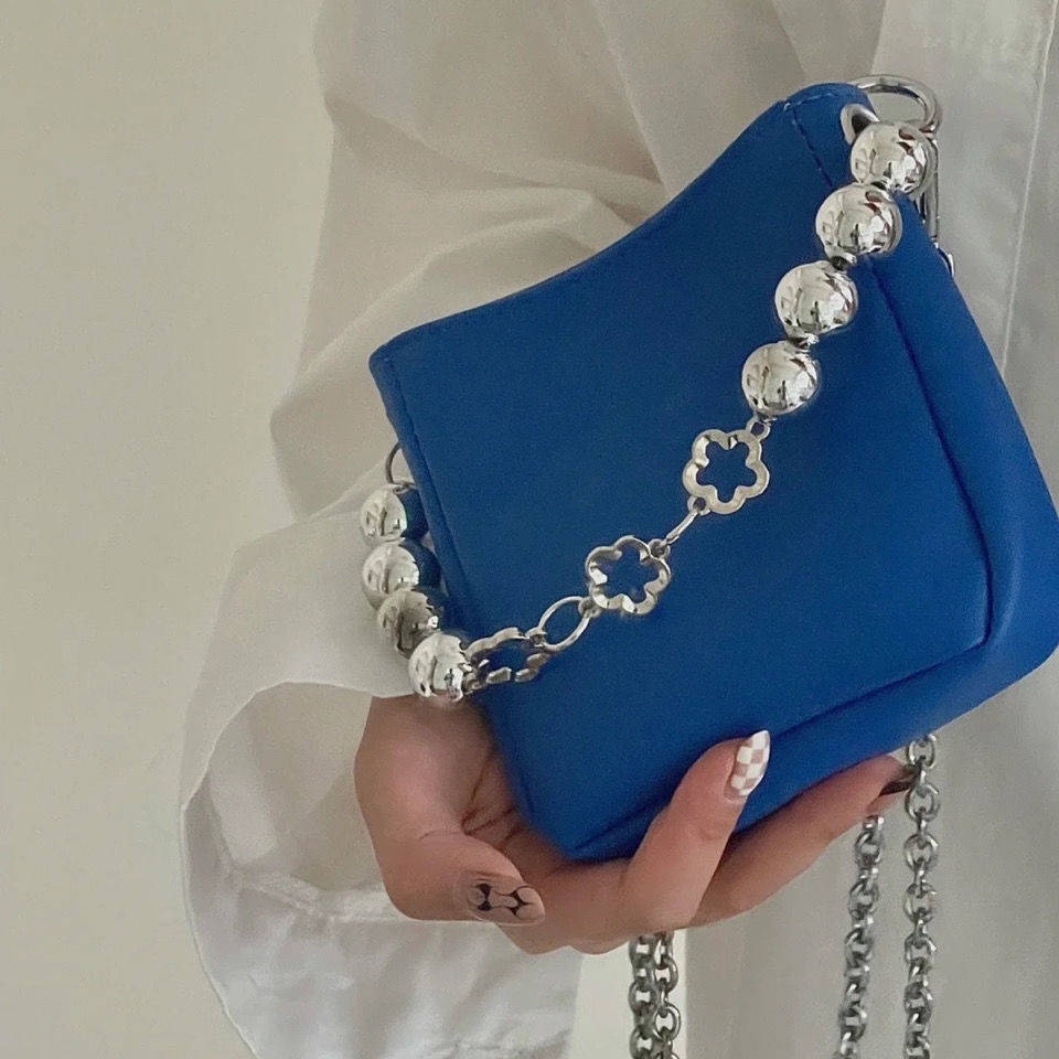 กระเป๋าจิ๋ว-กระเป๋าสะพายข้างผู้หญิงแฟชั่น-แพคเกจหญิง-2021-ใหม่-clein-สีฟ้าทำมือแพคเกจห่วงโซ่ดอกไม้มุกขนาดเล็กไหล่ก