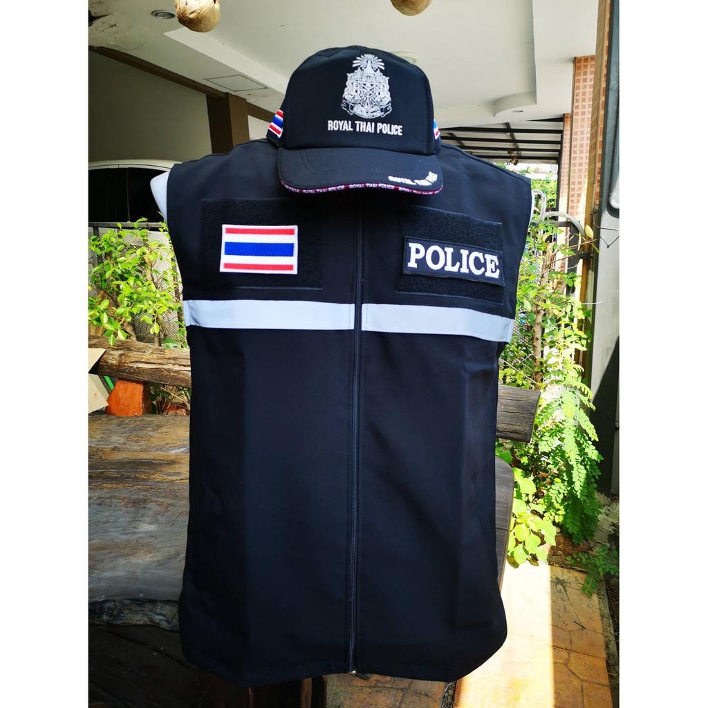ภาพหน้าปกสินค้าเสื้อกั๊กตำรวจ+หมวก+อาร์ม599 ครบเซ็ทตามภาพ เสื้อกั๊กPolice พร้อมหมวก และอาร์ม หน้าหลัง