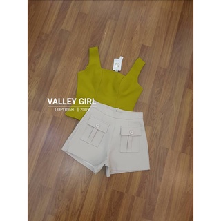 Valley Girl เสื้อ+กางเกงขาสั้นเซตนี้เรียบหรูดูแพงใส่ยังไงก็ดูไฮค่า เสื้อทรงสวยมาก มาคุ่กับกางเกงขาสั้น