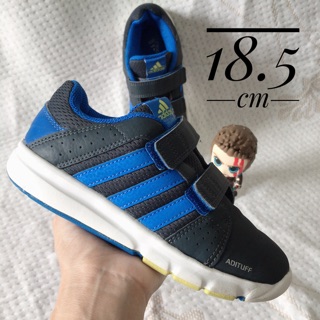 ร้องเท้าแท้. มือสอง adidas 18.5 cm