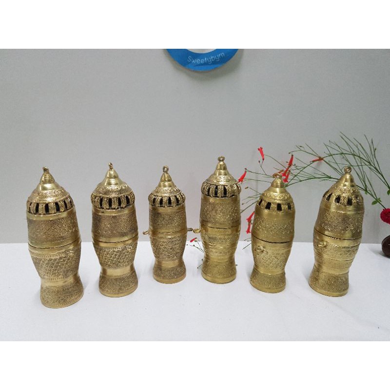 brass-byfa-b1022-เต้าปูนทองเหลืองโบราณ-มีกระดิ่งบนหัว-ใหญ่5-5-6นิ้วเรียกว่า-บอกปูน-เต้าปูนลายอยุธยาฝีมือบ้านปะอาว