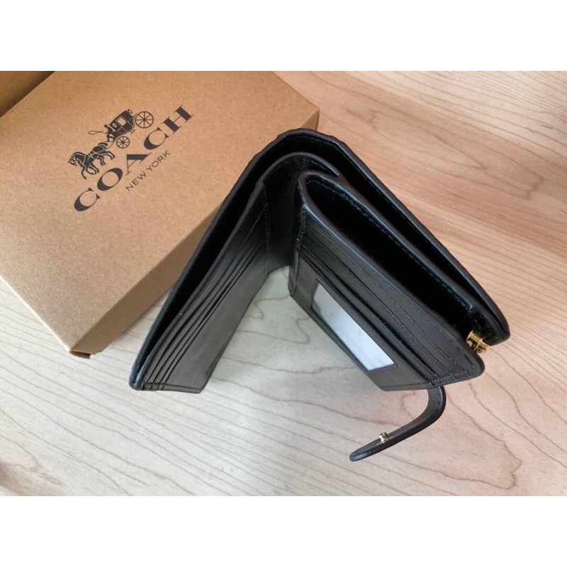 coach-medium-corner-zip-wallet