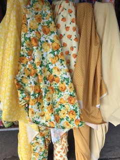 ภาพหน้าปกสินค้าผ้าเมตร ผ้าคอตต้อน ผ้าคอตต้อนสีเหลือง ผ้าสีเหลือง เกรดพรีเมียม ที่เกี่ยวข้อง