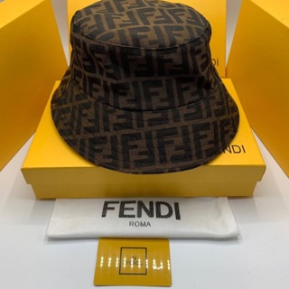 ภาพหน้าปกสินค้าหมวกFENDI  👛เกรดHiend 1:1 สลับแท้ Full set เอกสารครบ ถ่ายจากงานจริง👍🏼💕 ที่เกี่ยวข้อง