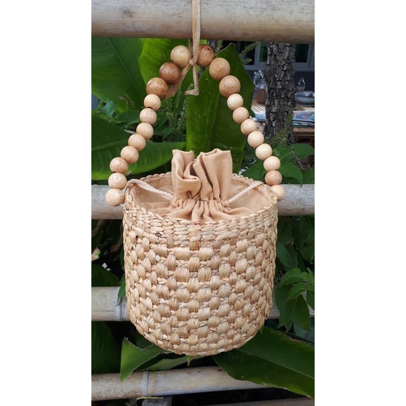 natural-woven-hand-bags-กระเป๋าสาน-กระเป๋าผักตบชวา-ทรง-ถัง-mini-ลูกปัดไม้ไซค์-6-นิ้ว-6-inch