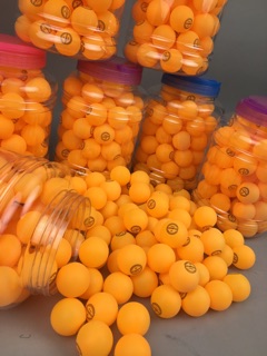 ภาพขนาดย่อของภาพหน้าปกสินค้ามีสีขาว และส้ม ลูกปิงปองฝึกซ้อม แบบกระป๋อง (72 ลูก) จากร้าน double_k_sport บน Shopee ภาพที่ 2