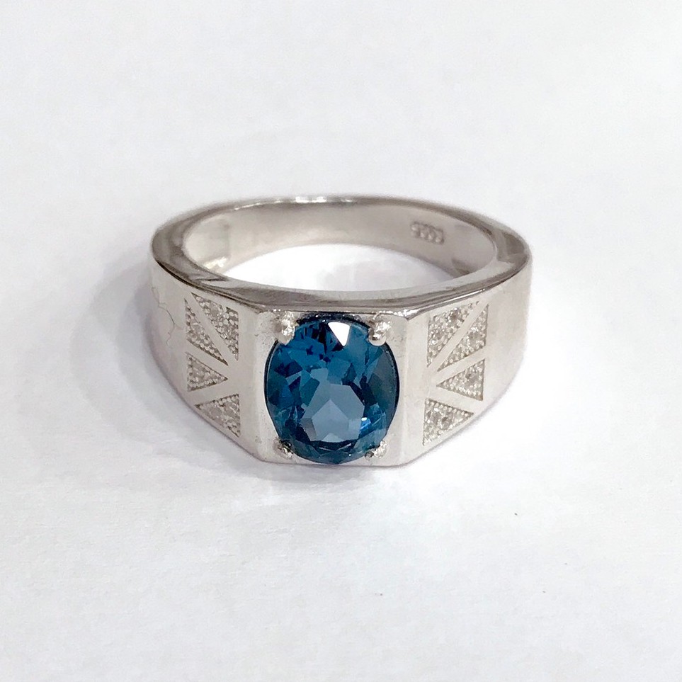 แหวนพลอย-ลอนดอนบลูโทพาส-london-blue-topaz-สีฟ้าเข้มเงินแท้-92-5-ประดับด้วยเพชรรัสเซีย-รุ่นrm-lbt04ov