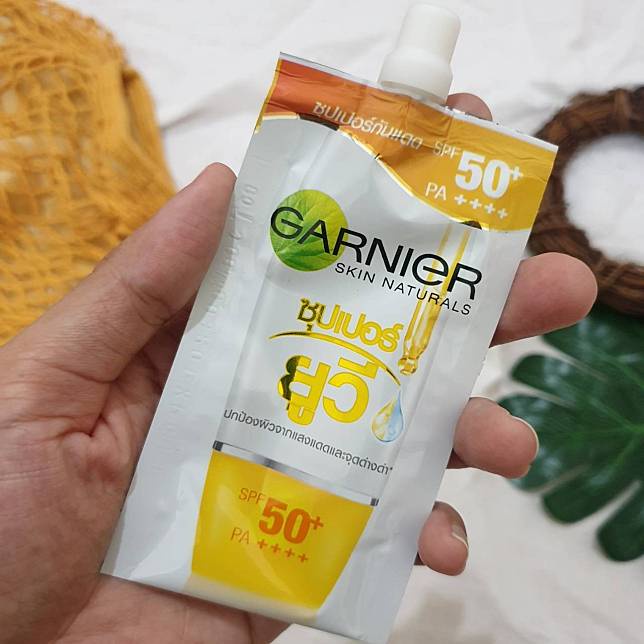 garnier-การ์นิเย่-สกิน-แนทเชอรัลส์-ไลท์-คอมพลีท-ซุปเปอร์-ยูวี-สปอต-พรูฟ-ซันสกรีนขนาด7ml-แบบซอง