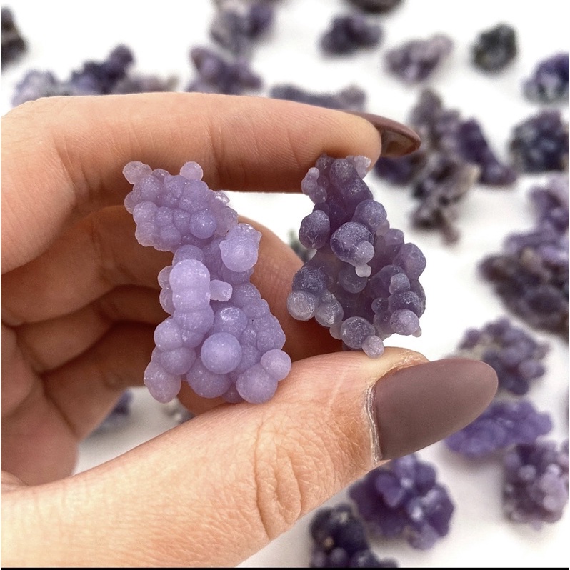 ภาพหน้าปกสินค้าNatural purple Grape Agate Speciman Origin Indonesia small Size 1-3 cm size Pick Random Nice piece