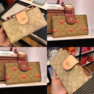 กระเป๋าสตางค์ และใส่โทรศัพท์ COACH TECH WALLET IN COLORBLOCK SIGNATURE CANVAS (COACH C2874)มีหลายสี