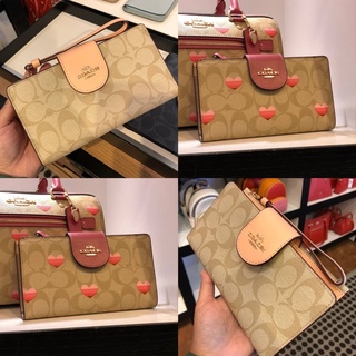 กระเป๋าสตางค์ และใส่โทรศัพท์ COACH TECH WALLET IN COLORBLOCK SIGNATURE CANVAS (COACH C2874)มีหลายสี