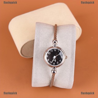 ภาพขนาดย่อของภาพหน้าปกสินค้าflashquick หมอนรองนาฬิกาข้อมือแบบหนังนิ่มสีครีม 1 ชิ้น จากร้าน flashquick.th บน Shopee