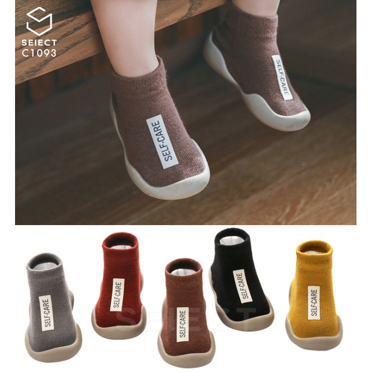 ภาพหน้าปกสินค้าC1093 รองเท้าเด็ก รองเท้าหัดเดิน พื้นยางกันลื่น (แบบ SELF-CARE 5 สี)