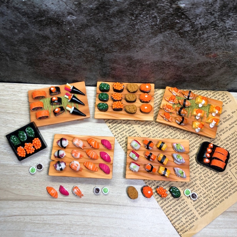 ภาพหน้าปกสินค้าซูชิ ซูชิจิ๋ว ซูชิดินปั้นจิ๋ว มีหลายแบบ ของจิ๋ว miniature อาหารจิ๋ว จากร้าน phonsudam บน Shopee