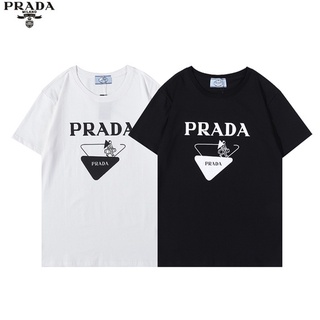 เสื้อยืดแขนสั้น พิมพ์ลายโลโก้ Prada ทรงสามเหลี่ยม แบบเรียบง่าย สไตล์คลาสสิก สําหรับผู้ชาย และผู้หญิง