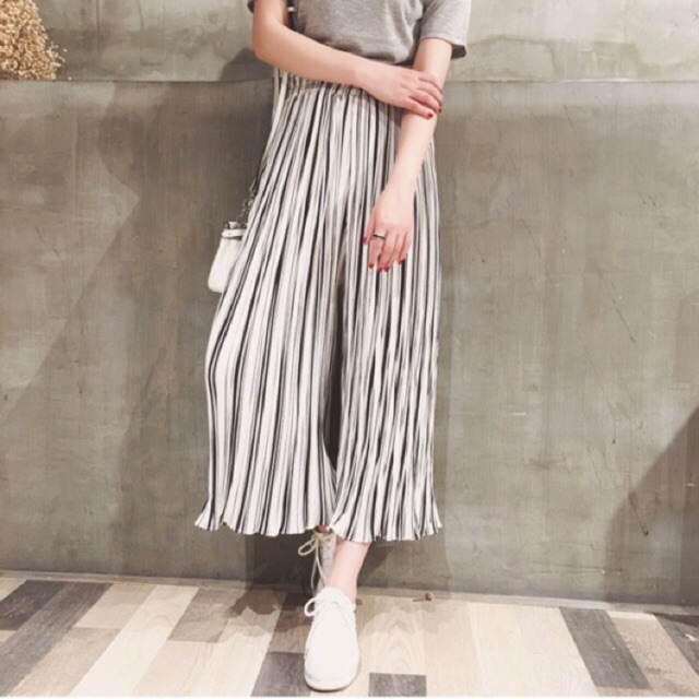 white-black-pleated-chiffon-pants