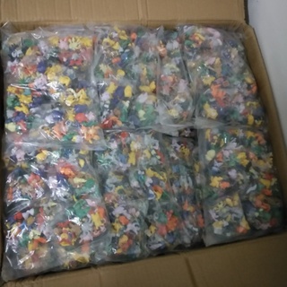 โมเดลฟิกเกอร์ Tomy Pokemon Pikachu ขนาด 2-3 ซม. ของเล่นสําหรับเด็ก 24 ชิ้น ต่อชุด