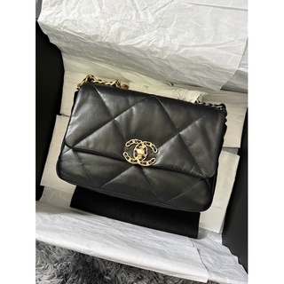 Used like newwwww!!! Chanel 19 size 26 HL30 goat skin