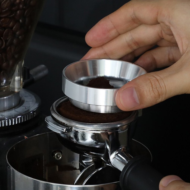 ภาพหน้าปกสินค้าแหวนครอบด้ามชงกาแฟ แหวนครอบโดสกาแฟ Coffee Dosing Ring Aluminium จากร้าน biubiu_shop บน Shopee