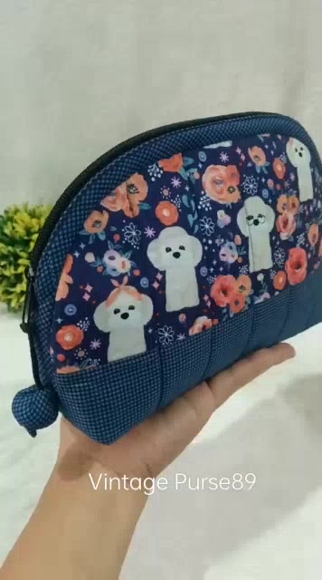 พร้อมส่ง-กระเป๋าเครื่องสำอางค์ผ้าต่อ-handmade-ใบใหญ่-10-นิ้ว-แต่งหัวซิปด้วยตุ้งติ้งดอกทิวลิปนุ่มมือ-จุได้เยอะ