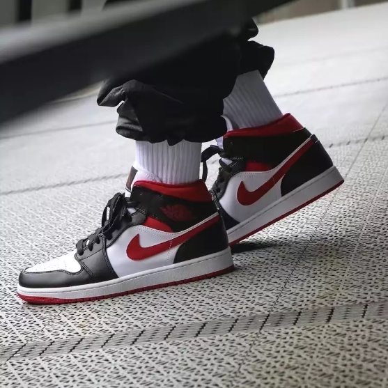 nike-air-jordan-1-mid-metalic-red