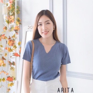 เสื้อป้าย Arita คอวีเจาะ งานมีดีเทล สไตล์เกาหลี ผ้าเป็นไหมพรม ผ้านุ่มงานดี