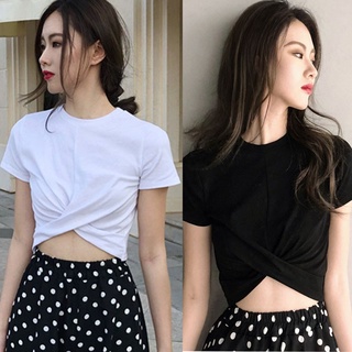 เสื้อครอปท็อปเสื้อยืดแขนสั้นสีพื้นเรียบง่ายสําหรับสตรี