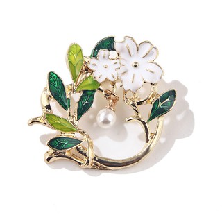 Korean version Fashion Garland Pearl Pendant Brooch Cute Simulation Plant Flowers Garland Pearl Pendant brooch Exquisite Unisex All-match Accessories