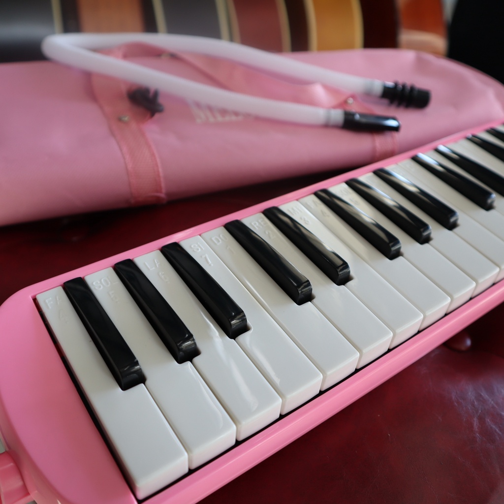 melodica-เมโลเดี้ยน-จำนวน-32-คีย์-สีชมพู-ขนาดมาตรฐาน-เสียงดี-ไม่กินลม-เหมาะสำหรับเด็ก-พร้อม-สายเป่าเมโลเดี้ยน