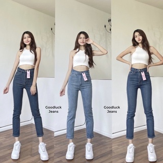 ภาพหน้าปกสินค้าNew basic jeans Chuu5kg💕 กางเกงยีนส์ผ้ายืดทรงบอยสลิม เรียบๆปลายขาเย้บ  Size : S M L XL ที่เกี่ยวข้อง