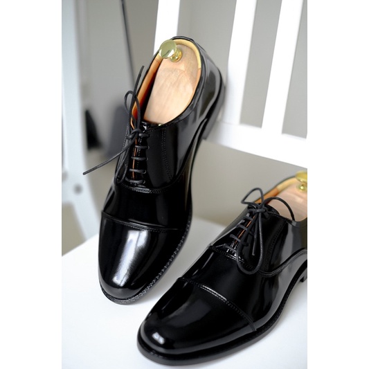 ภาพหน้าปกสินค้าCharles cap-toe oxford(รองเท้าหนังวัวแท้)