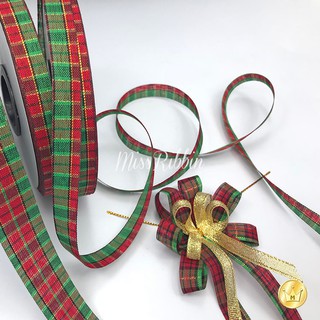 ภาพขนาดย่อของภาพหน้าปกสินค้าริบบิ้นผ้าสก็อต คริสมาส ปีใหม่ สีเขียวแดง เดินดิ้นทอง ยาว50หลา จากร้าน missribbin บน Shopee