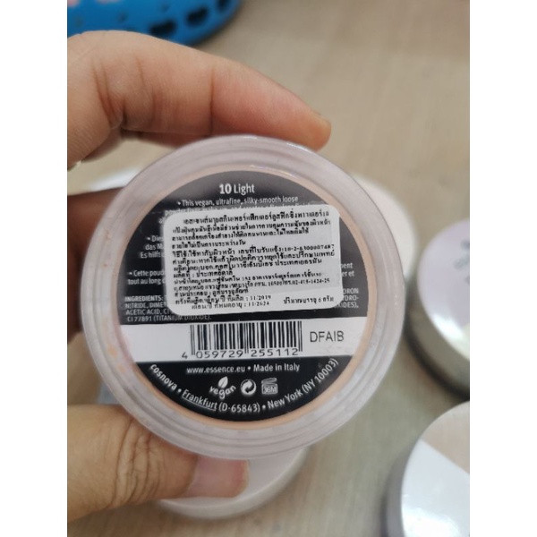 essence-แป้งฝุ่น-loose-fixing-powder-คุมมัน