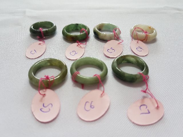 แหวนหยกพม่าแท้-ไซต์53-53-5-ถ่ายชิ้นต่อชิ้น