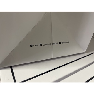 ภาพขนาดย่อของภาพหน้าปกสินค้าถุงกระดาษ แบรนด์ LYN สีขาว จากร้าน nanthapat.ying2019 บน Shopee ภาพที่ 4