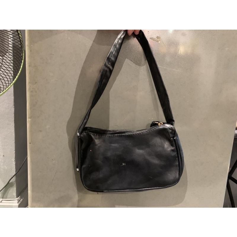กระเป๋าถือ-หนังเทียม-สีดำ-มือ-1-สินค้าหลุด-qc
