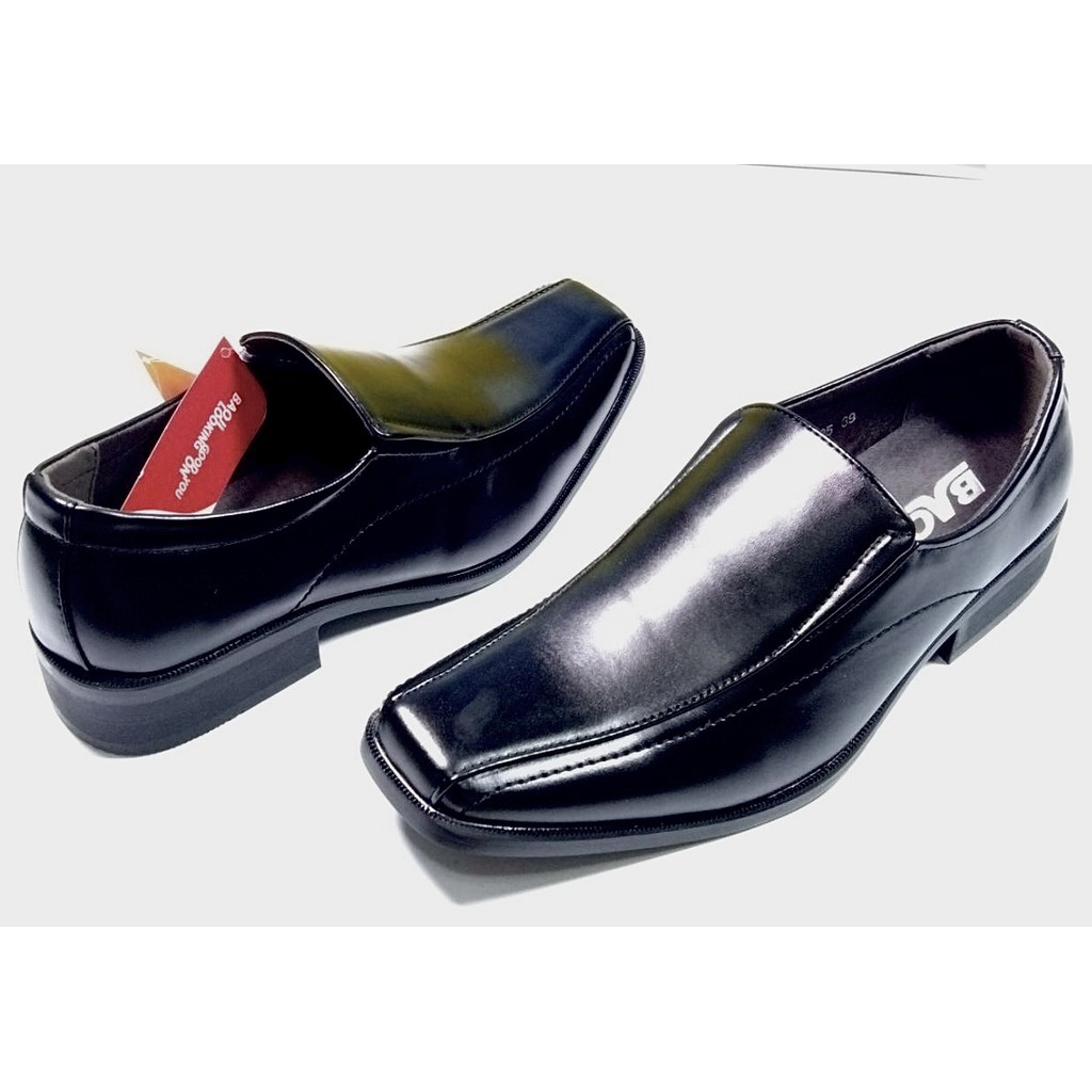 ภาพหน้าปกสินค้าBaoji รองเท้าหนังทรงคัชชู หัวแหลม รุ่นใหม่ สวมใส่สบายเท้า รุ่นBJ 3385 สีดำ ไซส์ 39-45 จากร้าน chen.piak10150 บน Shopee