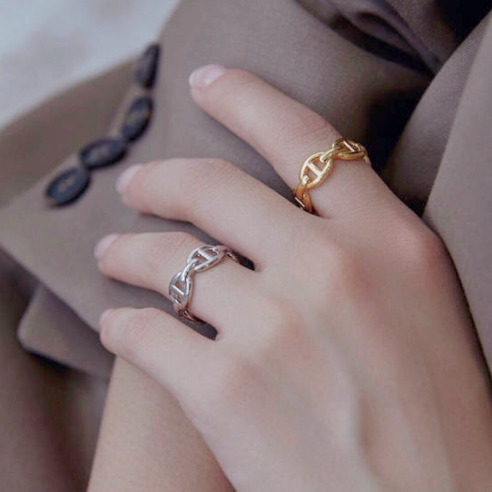 ภาพหน้าปกสินค้าแหวนแฟชั่น ปรับได้ รูปแบบใหม่ แบบโซ่ล็อก เรียบง่าย สำหรับผู้หญิง