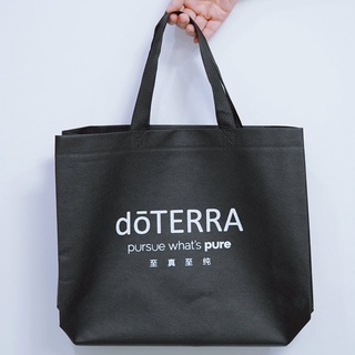 ภาพหน้าปกสินค้าDoterra Doteri กระเป๋าช้อปปิ้ง ทรงโท้ท ขนาด 25x35x10 ซม. เป็นมิตรกับสิ่งแวดล้อม ซึ่งคุณอาจชอบราคาและรีวิวของสินค้านี้