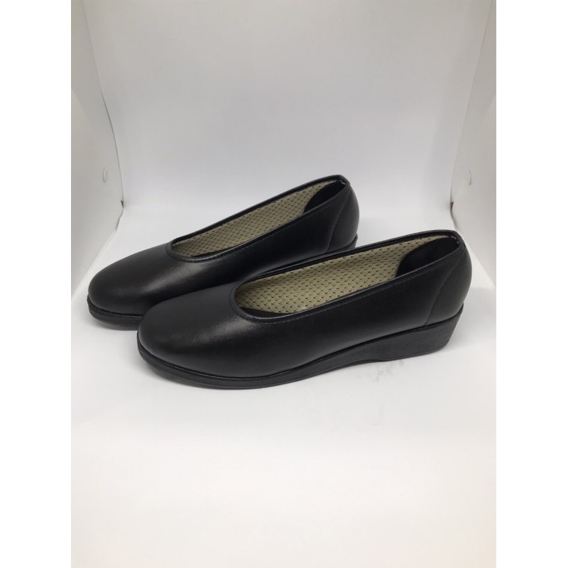 ภาพหน้าปกสินค้ารองเท้าคัดชู fartin สีดำ สูง 1นิ้ว หนังนิ่ม รุ่น 8801 มีตาข่ายนิ่มๆบุด้านใน รุ่นนี้ จากร้าน pornthip0992813737 บน Shopee
