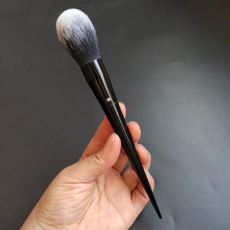 kat-von-d-ชุดแปรงแต่งหน้า-4-ชิ้น-kvd-แป้งผสมรองพื้น-คอนซีลเลอร์-แปรงแต่งหน้า