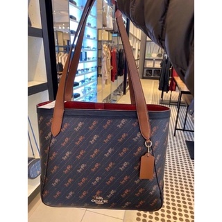 (ผ่อน0%) กระเป๋าสะพาย Coach 🔻Horse And Carriage Tote With Horse And Carriage Dot Print สีดำ ลายรถม้า