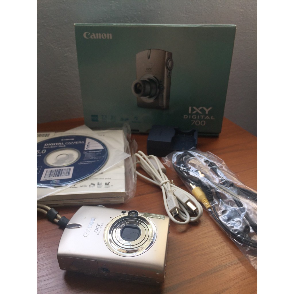 Canon IXY 幼い DIGITAL 700 BG