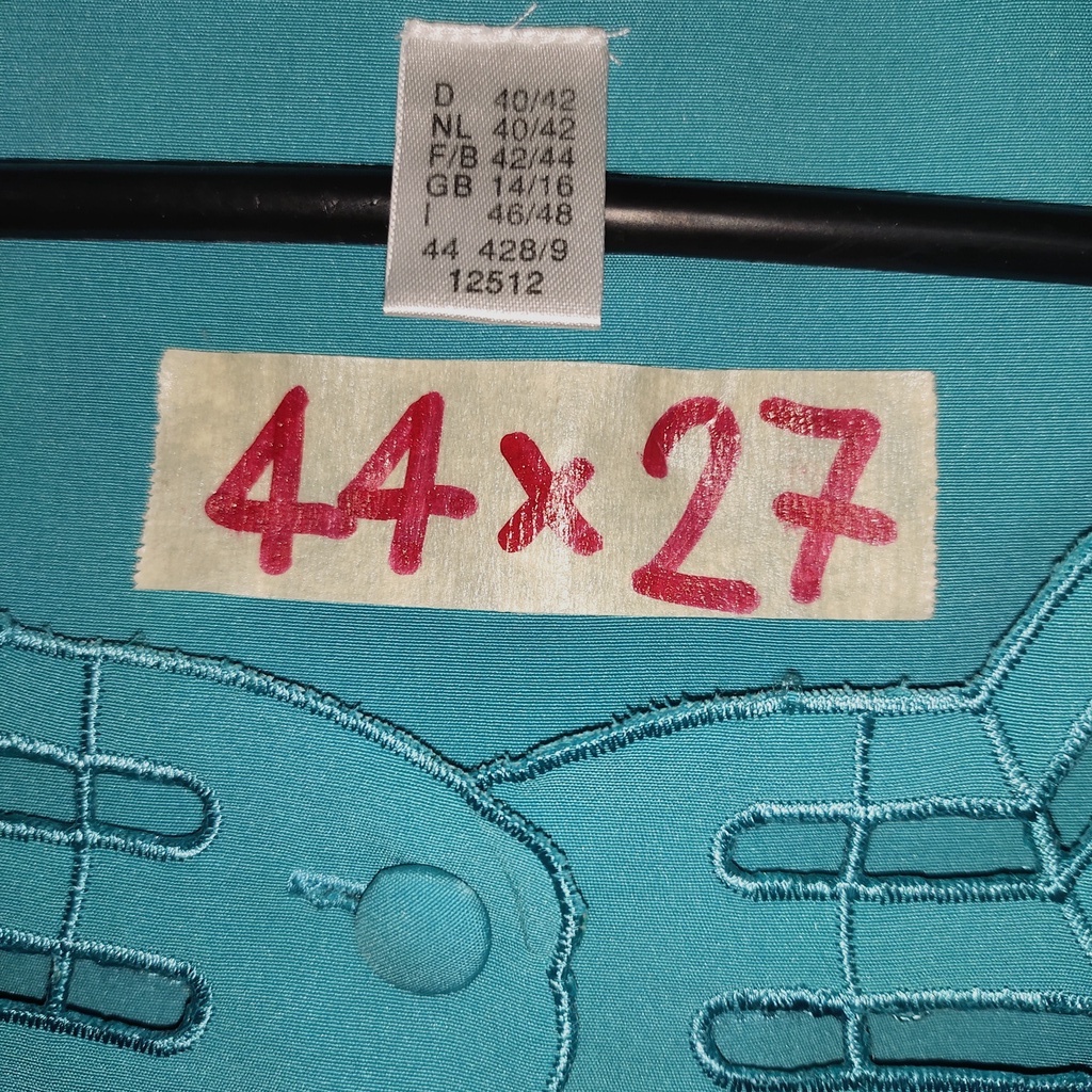 อก-44-นิ้ว-เสื้อคอกลม-กระดุมผ่าหน้า-เสื้อฉลุ-สีเขียว