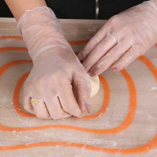 ถุงมือยางทำขนมแบบใช้แล้วทิ้ง ถุงมืออเนกประสงค์ แพ็ค 20 ชิ้น (10 คู่)